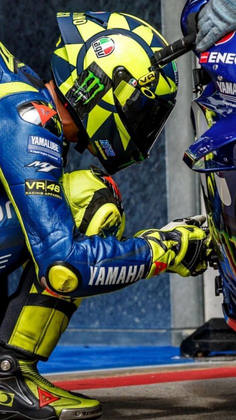 Valentino Rossi Helmet, Valentino Rossi Logo, Vale Rossi, Valentino Rossi Yamaha, Vr46 Valentino Rossi, Motogp Valentino Rossi, Vr 46, Image Moto, Valentino Rossi 46