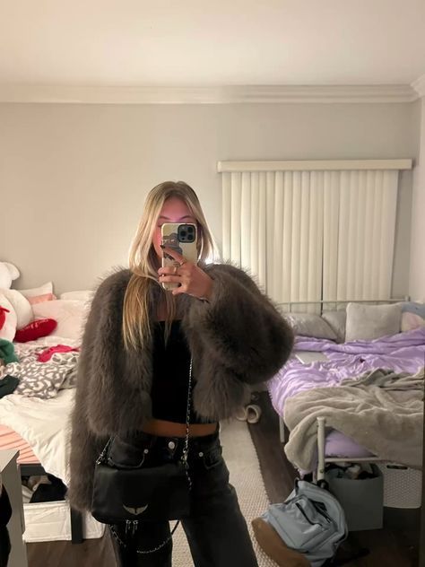 New Years Eve Outfits Fur Coat, Gray Faux Fur Coat Outfit, Gray Fur Coat Outfit, Grey Fur Coat Outfit, Faux Fur Gilet Outfit, Fur Coat Outfit Aesthetic, Short Coat Outfit, Fur Coat Aesthetic, Grey Fur Jacket