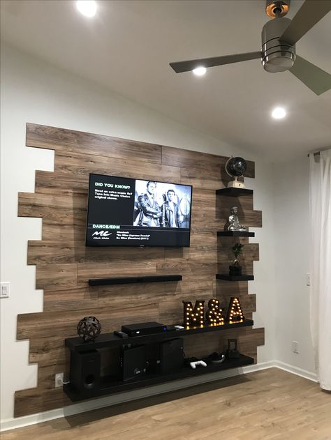 Pallet Tv Wall, Tv Wall Decor Ideas Pallet Wood, Pallet Wall With Fireplace And Tv, Barnboard Tv Wall, Pallet Wall Tv Mount, Barn Wood Accent Wall Living Room Tv, Pallet Wall Ideas, Pallet Home Decor, Diy Pallet Wall