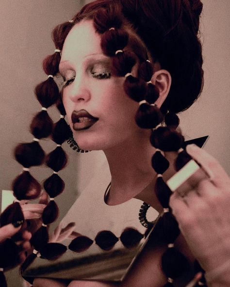 Trinity Vigorsky on Instagram: “Shackled in my reflection ~ my life one long funeral procession. The passion. The pageantry. Mirror @bondhardware Rings @bondhardware…” Clean Girl Hair Styles, Clean Girl Hair, My Reflection, Girl Hair Styles, Creative Hair, Hair Brained, Hair Images, Creative Hairstyles, Editorial Makeup