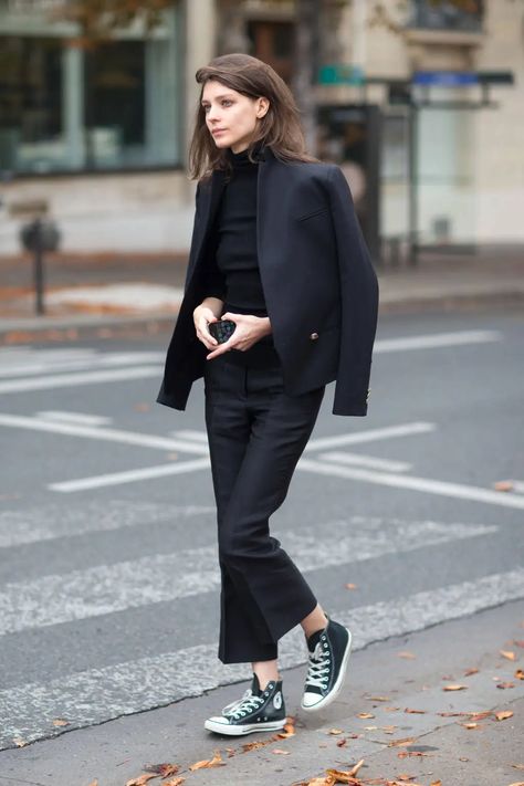 Minimal Stil, Black Cropped Pants, Moda Chic, Fashion Articles, Outfits With Converse, Looks Black, Fashion Weeks, Mode Inspo, Look Vintage