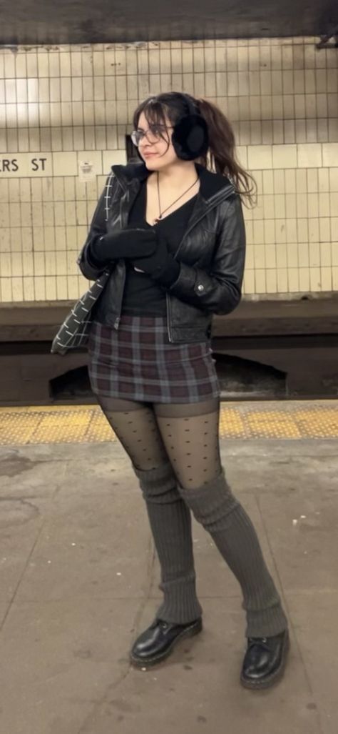 ☆ downtown girl nyc ☆ Aesthetic Clothes Grunge, Wardrobe Revamp, Clothes Grunge, High School Fashion, Downtown Outfits, Downtown Girl, Alt Fashion, Alternative Outfits, Outfit Goals