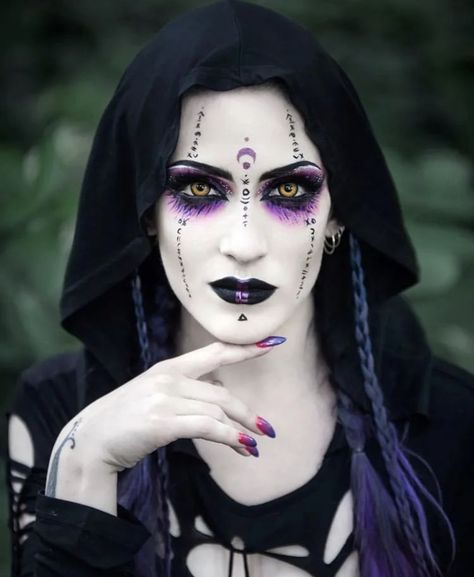 Purple Hair Costume Ideas Halloween, Dark Witch Makeup Halloween, Goth Witch Makeup, Black Witch Makeup, Dark Witch Makeup, Purple Witch Makeup, Pagan Makeup, Witch Face Paint, Maquillage Goth