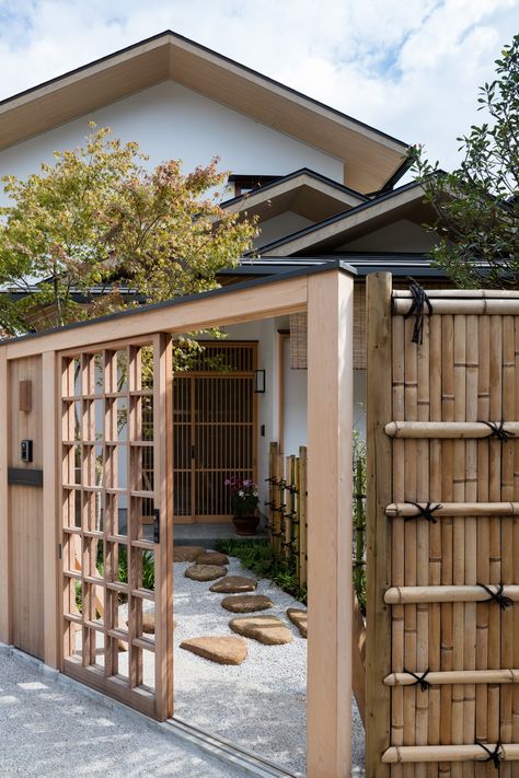 Japandi Exterior, Japanese Exterior, Japandi House, Japanese Garden Landscape, Japanese Home Design, Backyard Seating Area, Japanese Style House, Traditional Japanese House, Entrance Gates Design