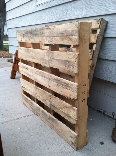 DOG BED DIY HOW TO OUT OF LUMBER AND PALLET BOARDS Dog Bed Diy, Pallet Dog Bed, Bed Frame Diy, Bed Tutorial, Dog Bed Frame, Pallet Dog Beds, Dog Cots, Bed Platform, Diy Dog Bed