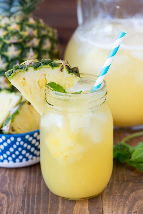 Easy Pineapple Party Punch recipe - Just 3 ingredients makes the most refreshing cocktail! Plus, a non-alcoholic version too! from @crazyforcrust Bachelorette Party Drinks Recipes, Pineapple Party Punch, Wine Mixed Drinks, Batch Cocktail Recipe, Wine Punch, Cocktail Original, Bachelorette Party Drinks, Pineapple Drink, Party Punch Recipes