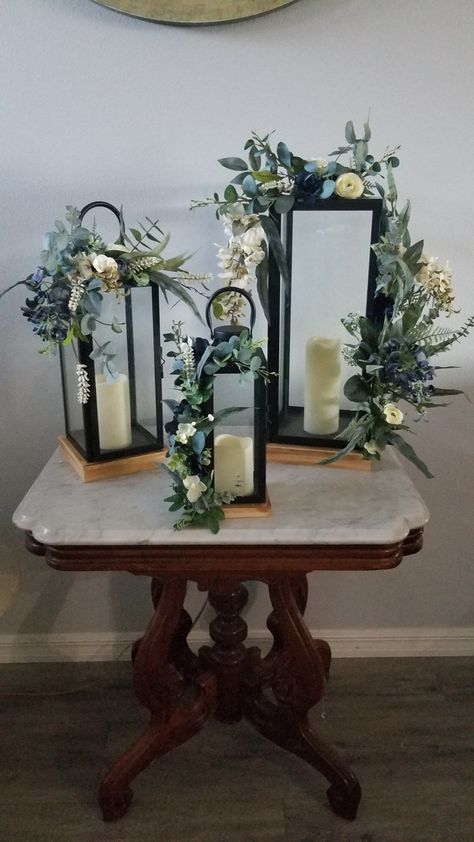 Lantern Flower Arrangements, Decorated Lanterns Ideas Wedding, Wedding Centerpieces With Lanterns, Large Lantern Flower Arrangements, Lantern Floral Centerpieces, Lantern Wedding Decor, Lantern Centerpieces With Flowers Candle Holders, Simple Lantern Centerpieces, Lanterns With Flowers Inside