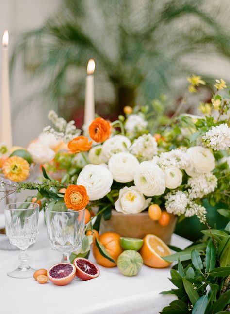 La Tavola Fine Linen Rental: Tuscany White | Photography: Rebecca Yale Photography, Event Planning, Design & Floral Design: Twofold LA Non Floral Centerpieces, Monique Lhuillier Wedding, Monique Lhuillier Wedding Dress, Fruit Wedding, Citrus Wedding, Boda Mexicana, Orange Wedding, Mod Wedding, Deco Floral