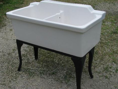 Antique Farmhouse Sink, Industrial Sink, Vintage Farmhouse Sink, Kitchen Sink Decor, Vintage Kitchen Appliances, Best Kitchen Sinks, Farmhouse Vibes, Laundry Room Sink, Vintage Ironstone