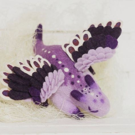 Dragon Tutorial, Felt Dragon, Felt Animal Patterns, Needle Felting Diy, Clay Dragon, Needle Felting Tutorials, Fantasy Art Dolls, Felting Tutorials, Train Your Dragon