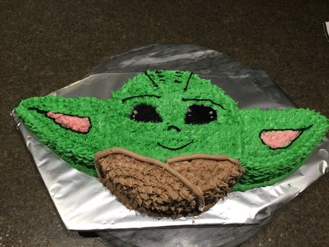 Baby Yoda Cake Ideas, Yoda Cakes, Baby Yoda Cake, Yoda Birthday, Yoda Party, Yoda Cake, Star Wars Birthday Cake, Easy Cakes, Pull Apart Cake