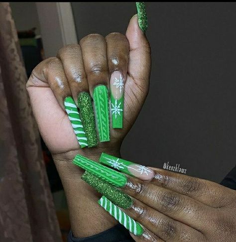 Blinged Out Christmas Nails, Lime Green Christmas Nails, Winter Coffin Nail Ideas, Dope Christmas Nails, Green Christmas Nails Acrylic, Green Xmas Nails, Christmas Nails Design Holiday, Extra Christmas Nails, Baddie Christmas Nails