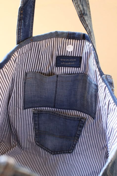 Upcycled denim weekender bag in a roomy navy blue XXL #Bag_Upcycle #Denim_Recycle #Bag_Recycle #Recycle_Denim Bag Upcycle, Bag Recycle, Tas Denim, Denim Recycle, Upcycle Denim, Jeans Recycling, Denim Festival, Recycled Jeans Bag, Jean Bag