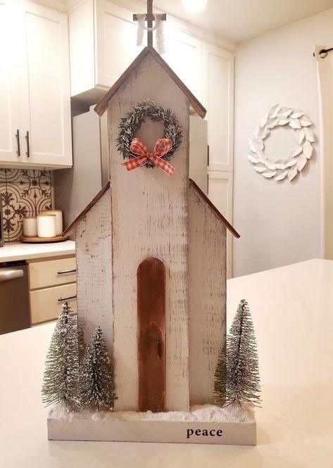 Christmas Diy Wood, Wooden Church, Barn Wood Crafts, Christmas Church, Wooden Christmas Decorations, Church Crafts, Christmas Wood Crafts, Christmas Decorations Rustic, Christmas Ornament Crafts