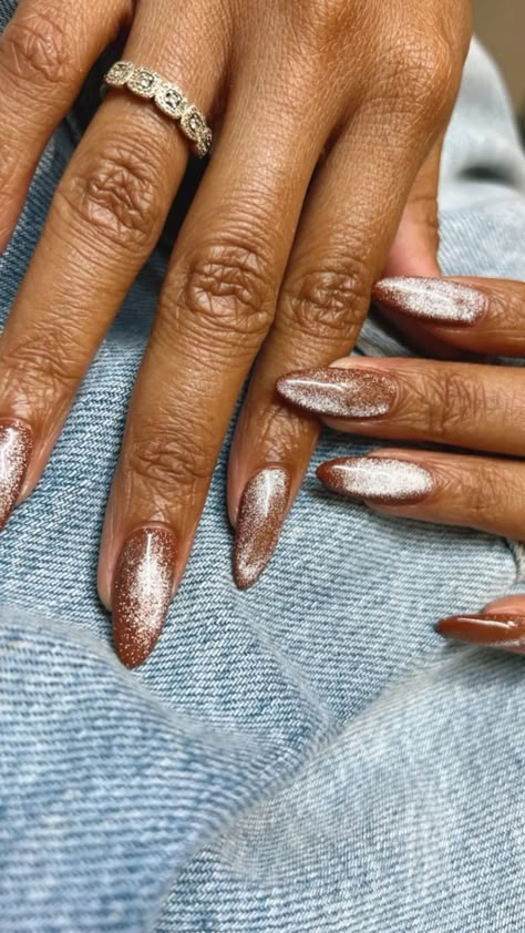 Light Brown Nails Are the Chicest Manicure Colour Right Now | Who What Wear UK Velvet Gold Nails, Light Brown Glitter Nails, Orange Velvet Nails, Shimmery Brown Nails, Velvet Brown Nails, Copper Cat Eye Nails, Tan Cat Eye Nails, Bronze Cat Eye Nails, Fall Velvet Nails