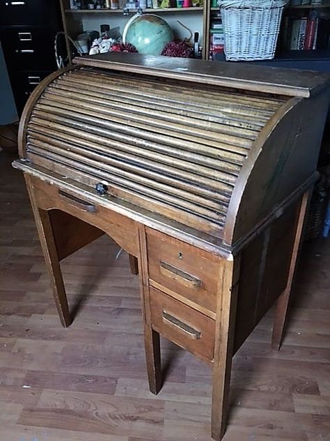 FFM: Vintage Child's Roll Top Desk - Small Roll Top Desk, Annie Sloan Old White, Roll Top Desk, Office Pods, Desk Makeover, Painting Tips, Furniture Projects, Vintage Children, Wooden Boxes