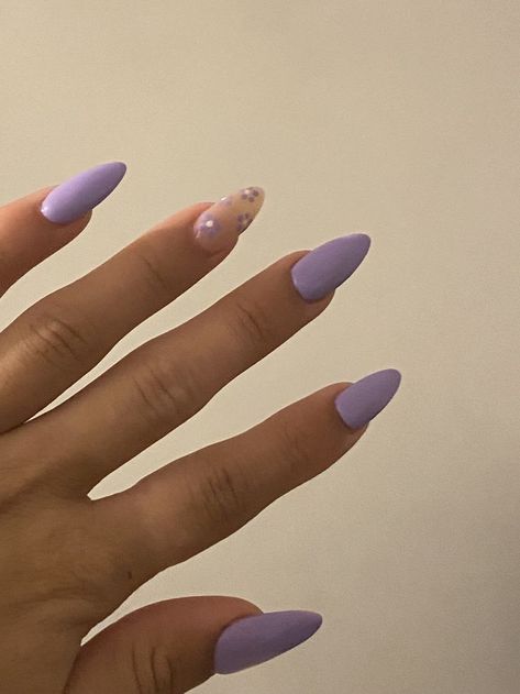 Lilac Purple Gel Nails, Light Purple Nails Aesthetic, Soft Blue Nails Aesthetic, Short Acrylic Nails Light Colors, Nails Inspiration Light Purple, Pastel Purple Nails Acrylic Almond, Nails Purple Light, Soft Purple Nails Acrylic, Nail Art Light Purple