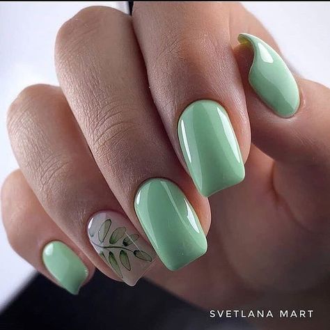 Manicure 2022, Nail Designs For Summer, Vogue Nails, Bright Nail Polish, Summer Nails Colors Designs, Green Nail Designs, Summer Manicure, Green Nail, Reflecting Light