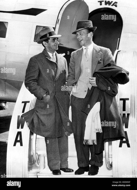 Pitti Uomo Street Style, Formal Menswear, Vintage Suit Men, Bad Boy Style, English Gentleman, William Powell, Vintage Suit, Stylish Blazer, Men In Suits