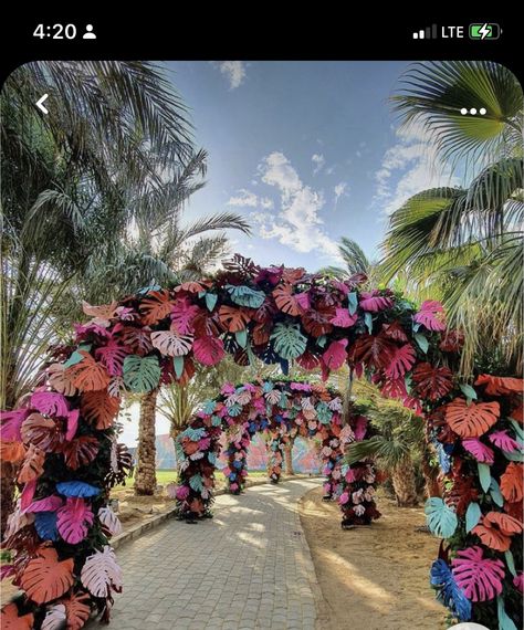 Tropical Entrance, Coachella Inspired Party, Vintage Carnival Theme, Mood Broad, Coachella Theme, Mehendi Ceremony, Fiesta Tropical, Dream Wedding Decorations, Havana Nights