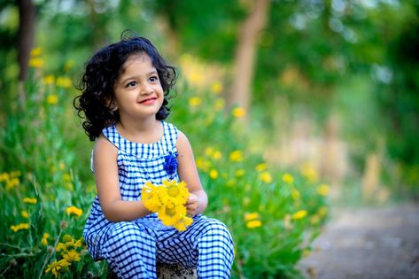 Outdoor Photo Shoot Ideas, Photo Shoot Outdoor, Outdoor Photo Shoot, New Pose, Pose Wedding, India For Kids, Photoshoot Outdoor, Photo Shoot Ideas, Instagram Id