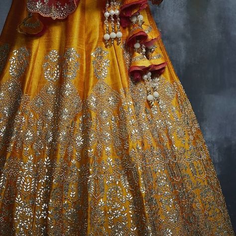 Gota Patti Blouse, Gota Patti Lehenga, Lehenga Ideas, Lehenga Inspiration, Traditional Lehenga, Engagement Lehenga, Gota Patti Work, Mehendi Outfits, Muslim Wedding Dresses