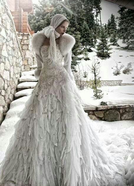 Winter wedding Couture Dior, Look Winter, Snow Princess, Amazing Wedding Dress, Winter Wedding Inspiration, Winter Wonderland Wedding, Wonderland Wedding, Winter Wedding Dress, Gorgeous Gowns