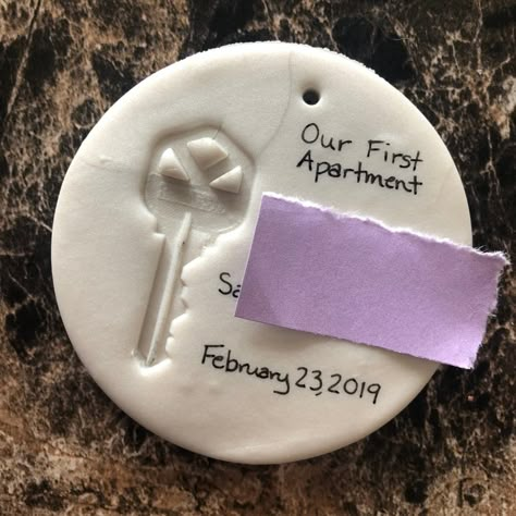 First Apartment Ornament Key Ornament Diy, House Key Ornament Diy, House Key Ornament, Key Ornaments Christmas, Key Christmas Ornament, First Home Ornament Diy, New Home Ornament Diy, Air Dry Clay Gifts For Boyfriend, Air Dry Clay Projects For Boyfriend