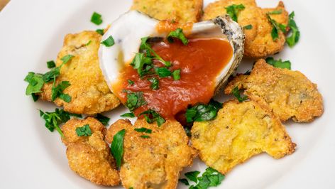 Toss Oysters In The Air Fryer And You'll Never Look Back - The Daily Meal Air Fry Oysters, Fried Oysters In Air Fryer, Air Fried Oysters, Air Fryer Oysters, Air Fryer Oyster Recipes, Oysters At Home, Canned Oysters, Cooked Oysters, Organic Baking