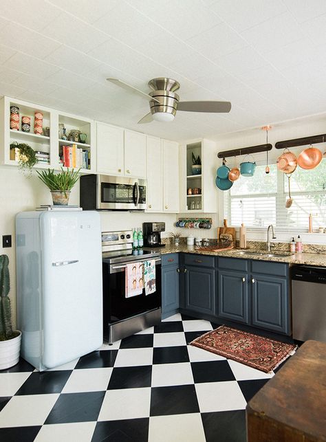 #beautifulkitchens #kitchenideas #blackandwhite #checkerboard #flooring #vintage #vintagekitchens #kitchendecor #kitchens #faucetsnfixtures Checkered Floor Kitchen, Black And White Checkered Floor, Modern Retro Kitchen, Retro Style Kitchen, Checkered Floor, Retro Tiles, Kitchen Counter Decor, Retro Interior, Kitchen Trends