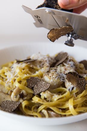 Mama Tommy's: Black Truffle and Shiitake Mushroom Fettuccine [Zack]