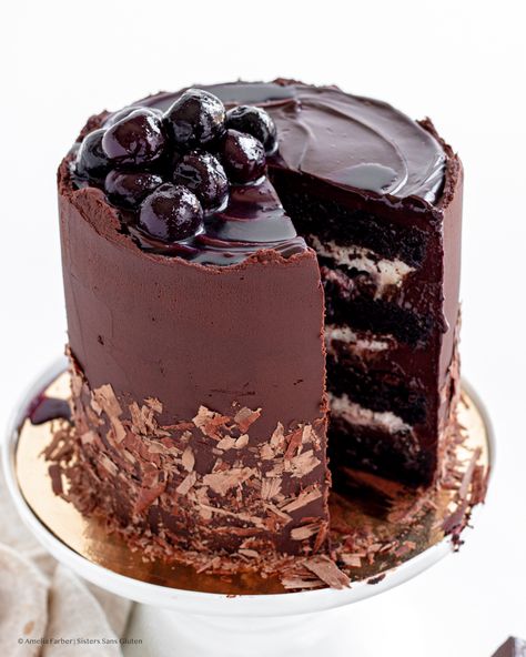 Gluten Free Black Forest Cake - Sisters Sans Gluten Dark Forest Cake Design, Gluten Free Black Forest Cake, Balsamic Cherries, Chocolate Gluten Free, Black Forest Cake Recipe, Whipped Ganache, Double Chocolate Muffins, Chocolate Cake Designs, Spiralizer Recipes