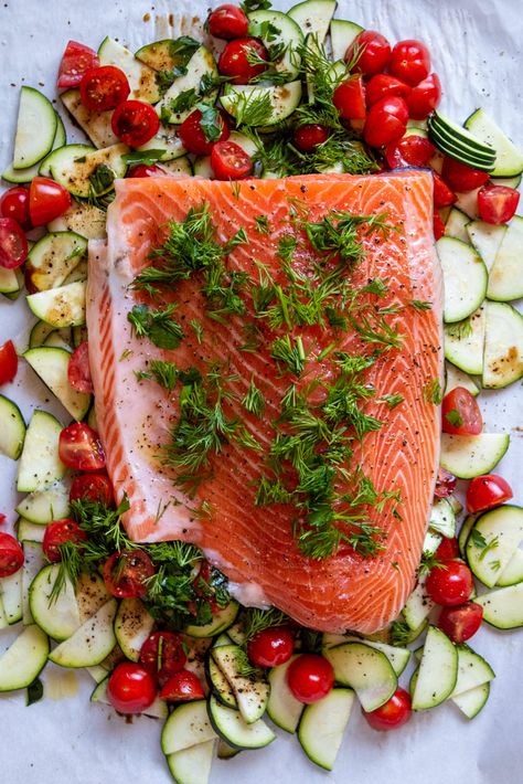 Parchment Baked Salmon with Zucchini and Tomatoes Salmon Zucchini Recipes, Salmon With Zucchini, Salmon Zucchini, Zucchini And Tomatoes, Zucchini Tomato, Bake Zucchini, Healthy Weeknight Dinners, Easy Dishes, Baked Salmon