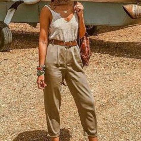 28 Safari Outfit Ideas 13 Safari Outfit Women, Africa Safari Clothes, Vacation Outfit Summer, Safari Outfit, Comfy Travel Outfit, Safari Outfits, Vacation Outfits Women, Safari Chic, Brown Leather Backpack