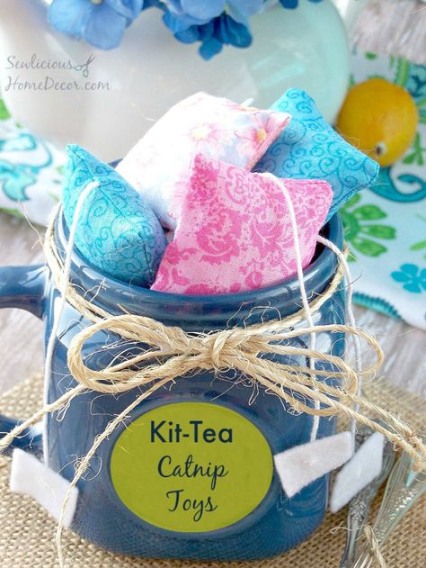 Diy Catnip Toys, Cat Toy Ideas, Katt Diy, Homemade Cat Toys, Pet Crafts, Diy Pet Toys, Catnip Cat, Catnip Cat Toy, Diy Cat Toys