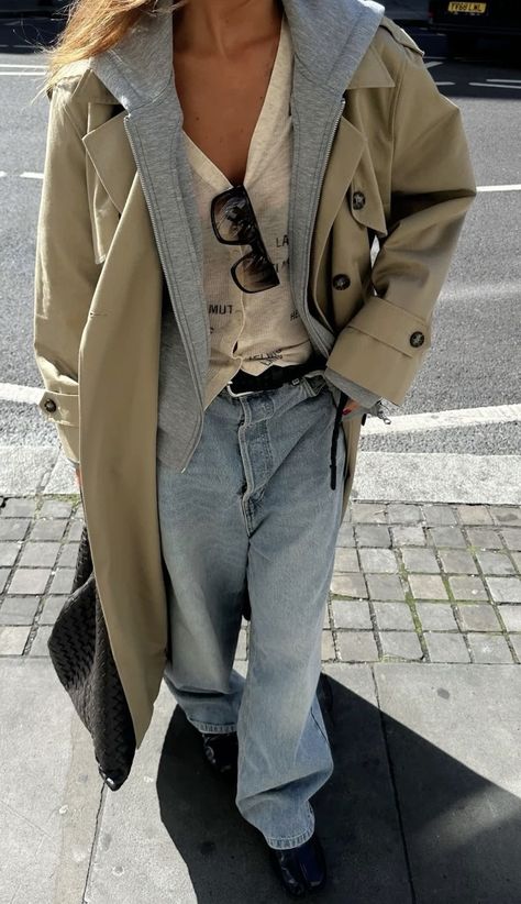 Trench Coat Outfit Street Style, Tabi Outfit, Trench Coats Women Outfit, Trenchcoat Outfits, Trench Coat Outfit Winter, Trenchcoat Outfit, Trench Coat Outfit, Cold Outfits, Winter Inspo