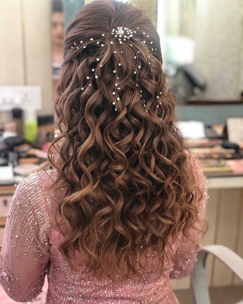 Engagement Hairstyle, Reception Hairstyles, Bridal Hairstyle Indian Wedding, Unique Wedding Hairstyles, Engagement Hairstyles, Bridal Hairdo, Sabyasachi Lehenga, Bridal Hair Buns, Pakistani Clothes