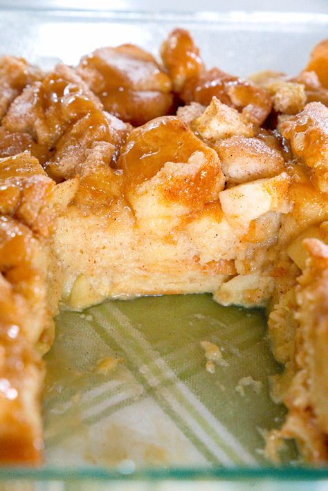 Apple Pie Bread Pudding | 12 Tomatoes Apple Pie Bread Pudding Easy, Apple Walnut Bread Pudding, Apple Cinnamon Bread Pudding, Apple Pie Bread Pudding Recipe, Crescent Roll Bread, Apple Pie Bread Pudding, Bread Pudding Recipe Easy, Apple Bread Pudding Recipe, Classic Bread Pudding