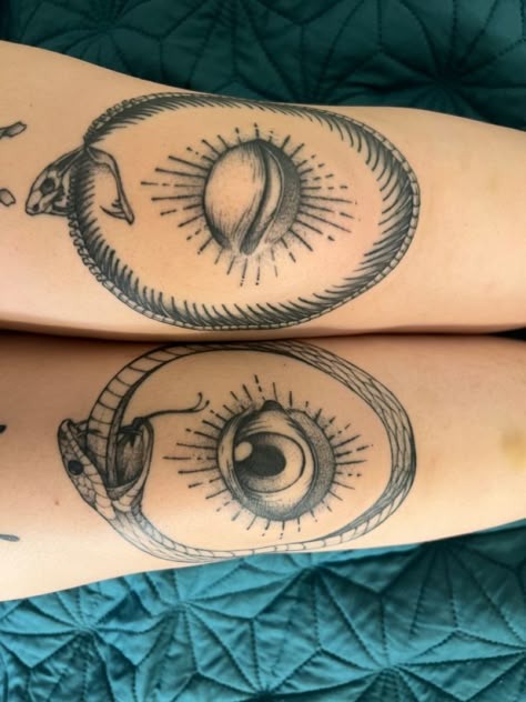 Tatuaje Cover Up, Ouroboros Tattoo, Cowgirl Tattoos, Elbow Tattoos, Greek Tattoos, Stomach Tattoos, Knee Tattoo, 1 Tattoo, Baby Tattoos