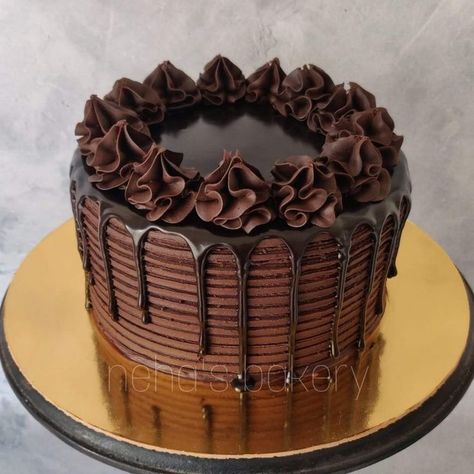 Simple Chocolate Cake Designs Birthday, Chocolate Birthday Cake Decoration, Simple Birthday Cake Designs, Birthday Cake Decorating Ideas, Chocolate Truffle Cake, Chocolate Cake Designs, Simple Cake Designs, Chocolate Cake Decoration, Cake Decorating Ideas