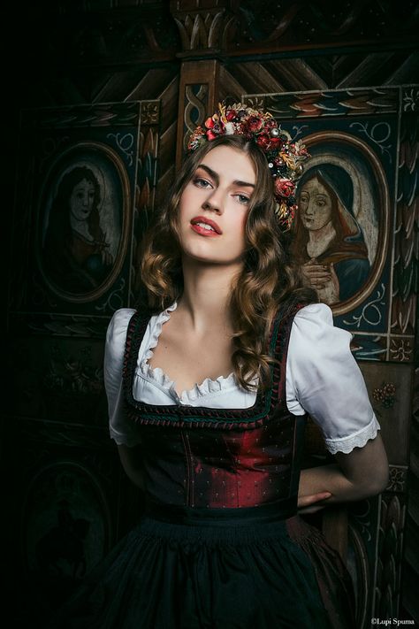 Octoberfest Outfit, Drindl Dress, Feminine Streetwear, German Traditional Dress, German Dress, Beer Girl, Oktoberfest Outfit, Lena Hoschek, Model Looks