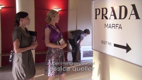 Prada Marfa Iconic Painting Paris Apartment Interiors, Bedroom Decor Dark, Outfits Paris, San Myshuno, Gossip Girl Aesthetic, Kelly Rutherford, Prada Marfa, Gossip Girl Outfits, Pinterest Room Decor