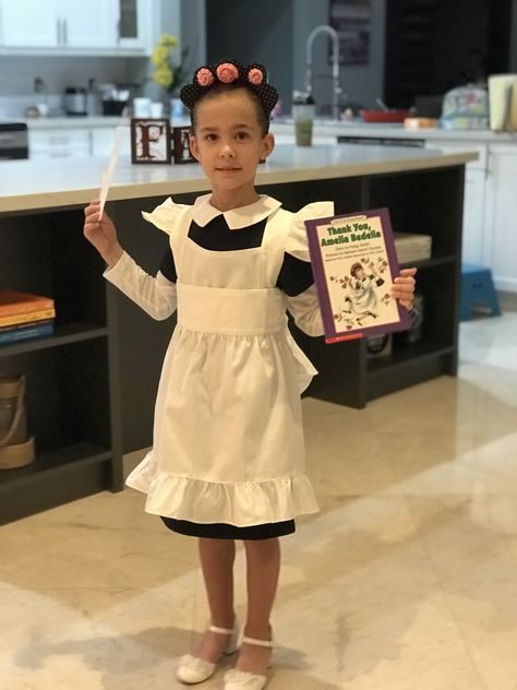 Amelia Bedelia storybook costume #ameliabedelia Amelia Bedelia Costume Diy, Amelia Bedelia Costume, Story Book Costumes, Cc Essentials, Storybook Character Costumes, Book Character Pumpkins, Characters Costumes, Amelia Bedelia, Book Character Day