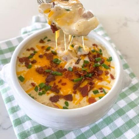 Loaded Baked Potato Soup, Disneyland Recipe from Carnation Cafe - Picky Palate Loaded Baked Potato Soup Recipe, Baked Potato Soup Recipe, Potato Bacon Soup, Corndog Recipe, Picky Palate, Loaded Baked Potato, Loaded Baked Potato Soup, Potato Toppings, Disneyland Food