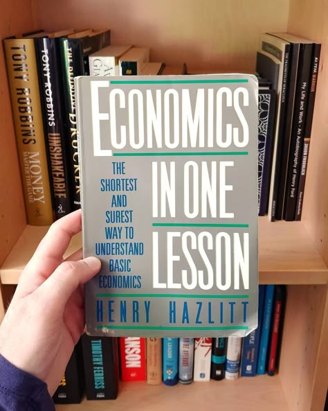 Economic Books, Basic Economics, Business Books Worth Reading, Lisa Or Lena, Entrepreneur Books, Development Books, Empowering Books, Best Self Help Books, Healing Books