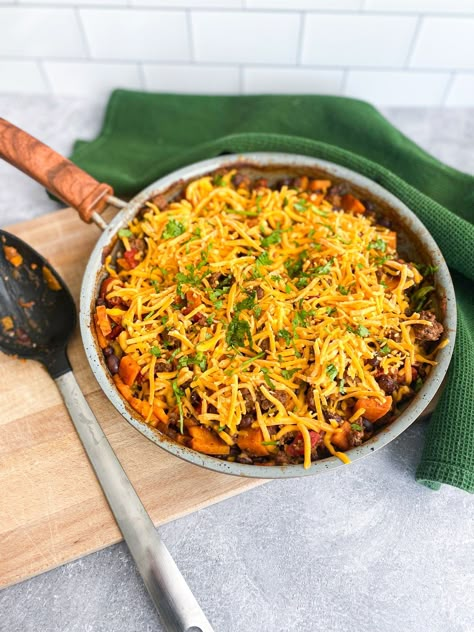 Mexican Sweet Potato Skillet – Emyogifit Mexican Sweet Potato, Sweet Potato Skillet Recipes, Mexican Sweet Potatoes, High Protein Recipes Dinner, Potato Skillet, 2023 Recipes, Sweet Potato Skillet, Dinner Rotation, High Protein Dinner