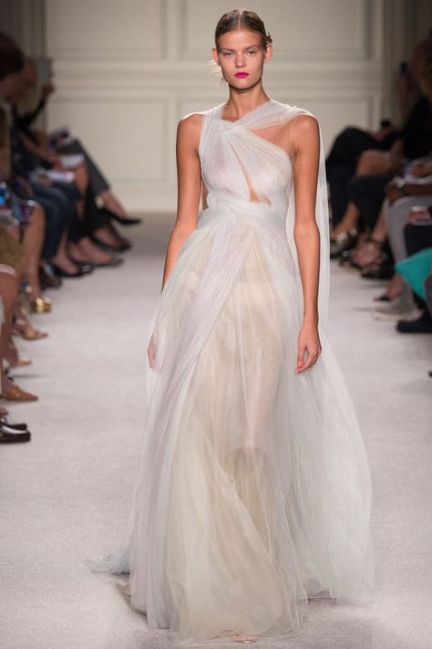 Marchesa Spring, Mode Tips, White Gown, Wedding Dress Trends, Gorgeous Gowns, Marchesa, Beautiful Gowns, Fashion Week Spring, Wedding Gown