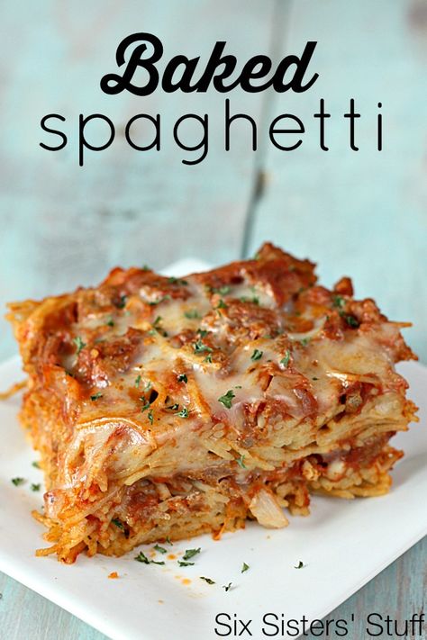 Baked Spaghetti from SixSistersStuff.com - this is a family dinner favorite! Spaghetti Dishes, Spaghetti Casserole Recipe, Baked Spaghetti Casserole, Baked Spaghetti Recipe, Food Dinners, Team Dinner, Spaghetti Casserole, Baked Spaghetti, Spaghetti Recipes