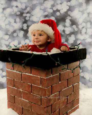 Christmas photo prop Chimney prop - Great for ALL ages with adjustable inside. $90.00, via Etsy. Holiday Mini Session Ideas, Photo Booth Christmas, Mini Session Ideas, Christmas Photo Booth Props, Christmas Baby Pictures, Diy Photography Props, Christmas Poses, Baby Christmas Photos, Diy Photo Backdrop