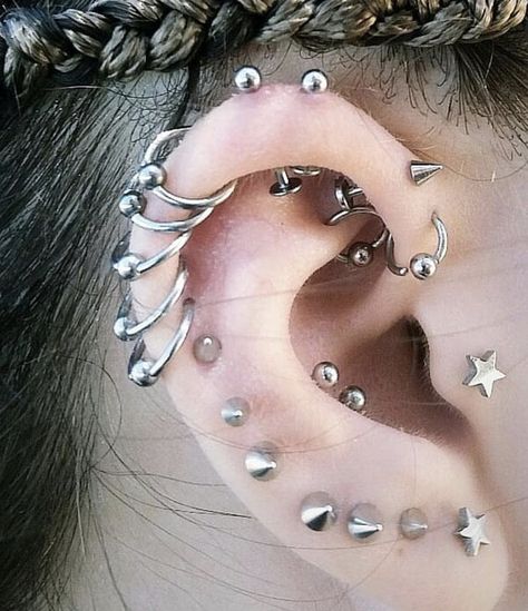 Maximalist Jewelry, Mod Jewelry, Cool Ear Piercings, Face Piercings, Cool Piercings, Ear Style, Piercing Inspo, Facial Piercings, Cute Piercings